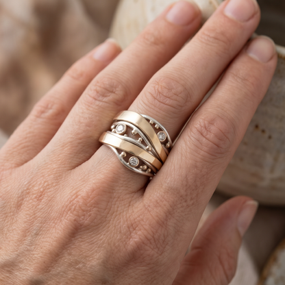 Wavy Gold Zirconia Ring in Vintage Style