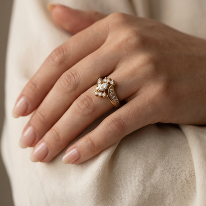 Vintage Zirconia Inlaid Gold Ring